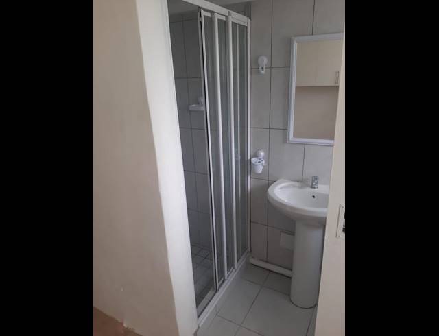 2 BEDROOM PROPERTY TO RENT IN COWIES HILL PARK